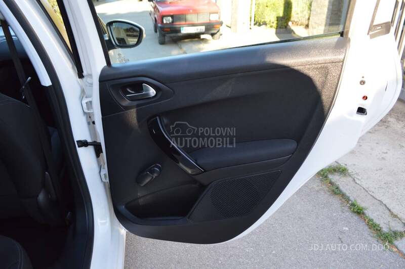 Peugeot 208 1.2 PureTech Nav
