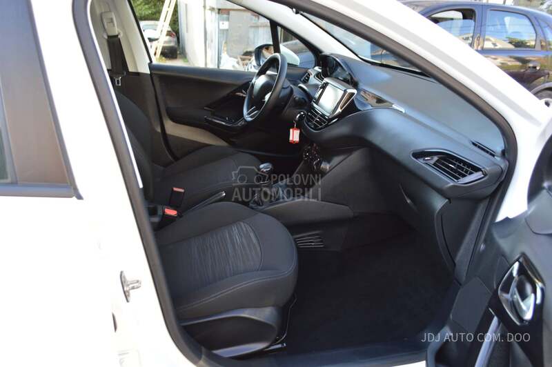 Peugeot 208 1.2 PureTech Nav