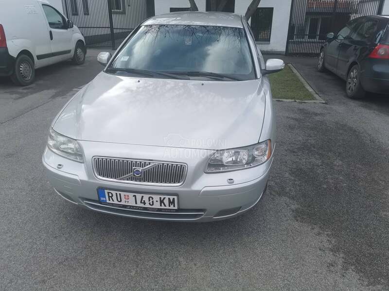 Volvo V70 