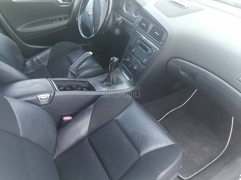 Volvo V70 