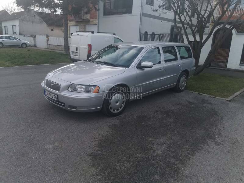 Volvo V70 