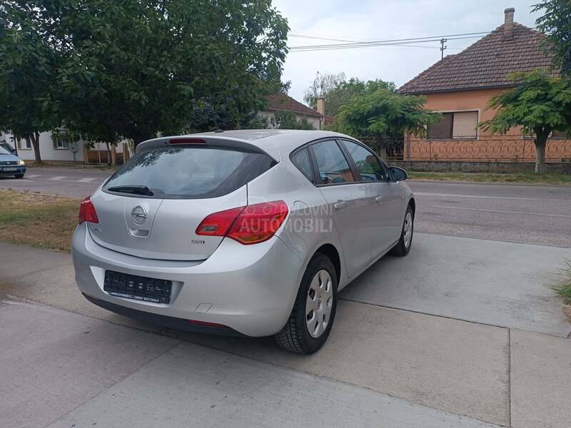 Opel Astra J 1.7 CDTI