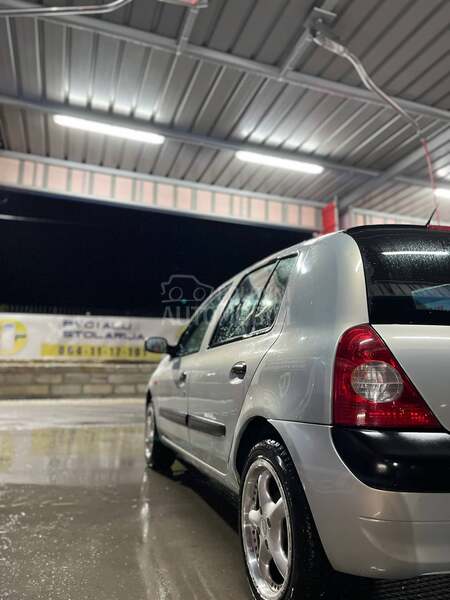 Renault Clio 16v