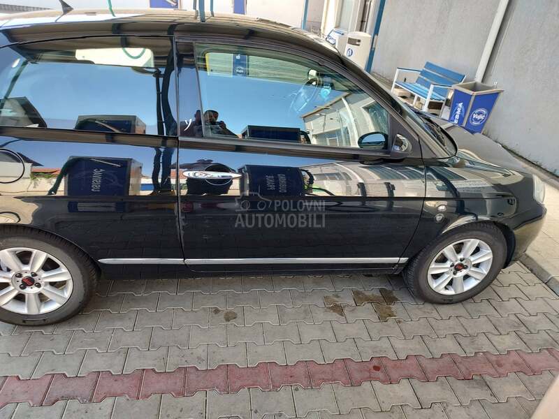 Lancia Ypsilon 