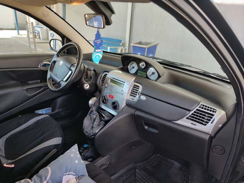 Lancia Ypsilon 