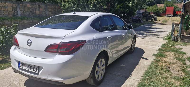 Opel Astra J 