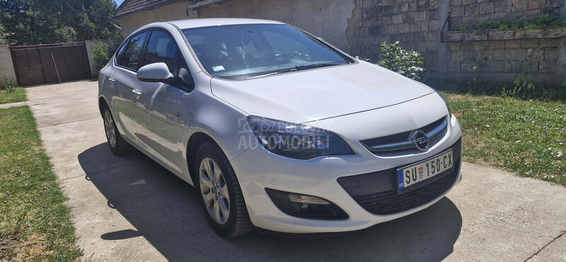 Opel Astra J 