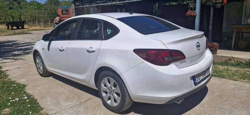 Opel Astra J 