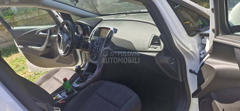 Opel Astra J 