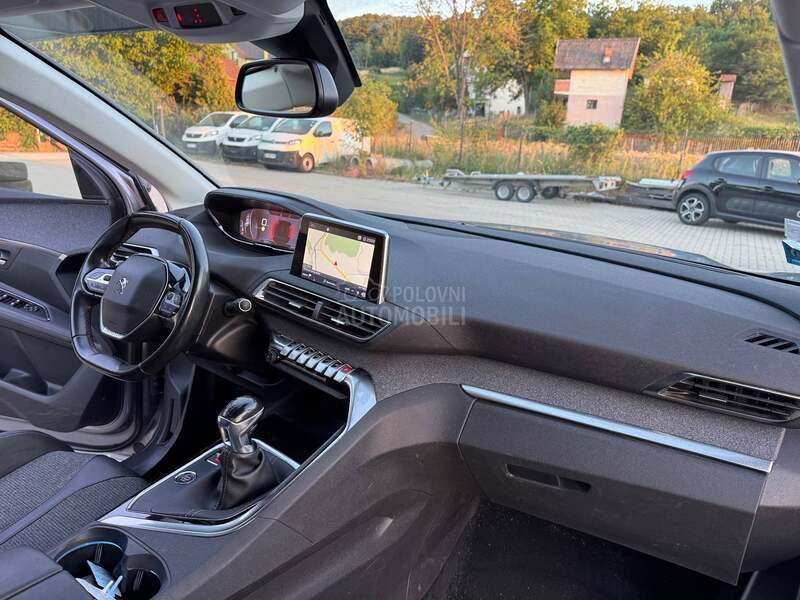 Peugeot 3008 ALLURE 1.2