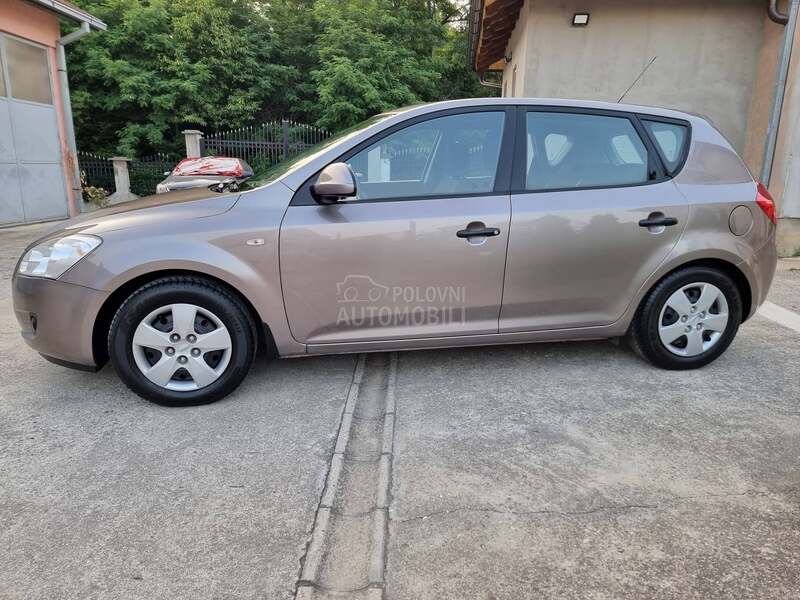 Kia cee`d 1.6B PERFFEKTNA