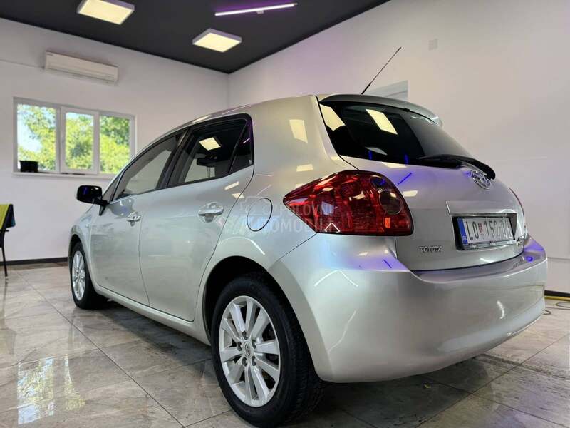 Toyota Auris 2.0