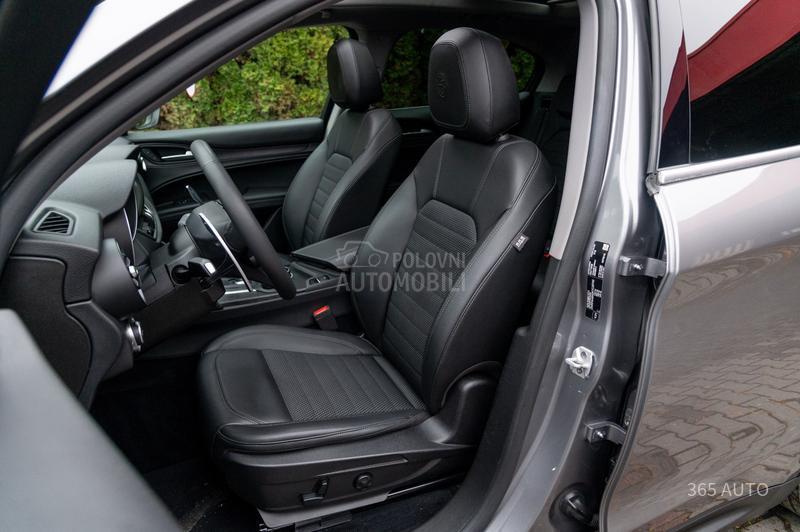 Alfa Romeo Stelvio Q4/PANO/ACC