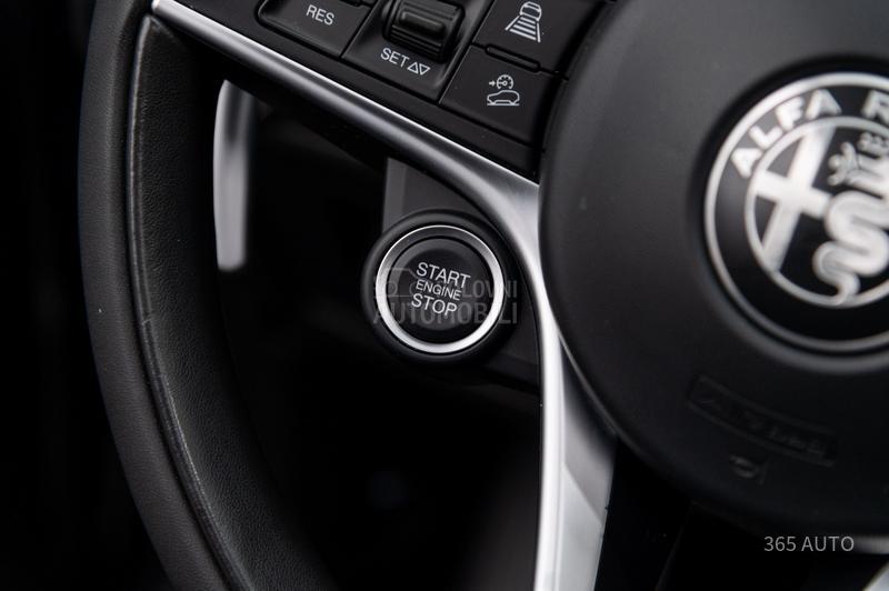 Alfa Romeo Stelvio Q4/PANO/ACC