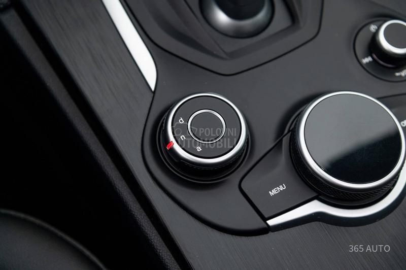 Alfa Romeo Stelvio Q4/PANO/ACC