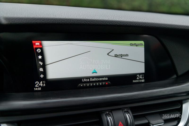 Alfa Romeo Stelvio Q4/PANO/ACC