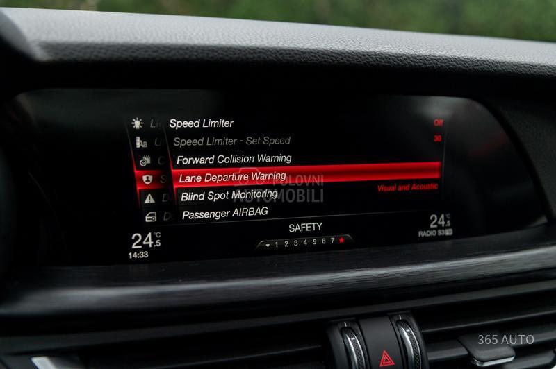 Alfa Romeo Stelvio Q4/PANO/ACC