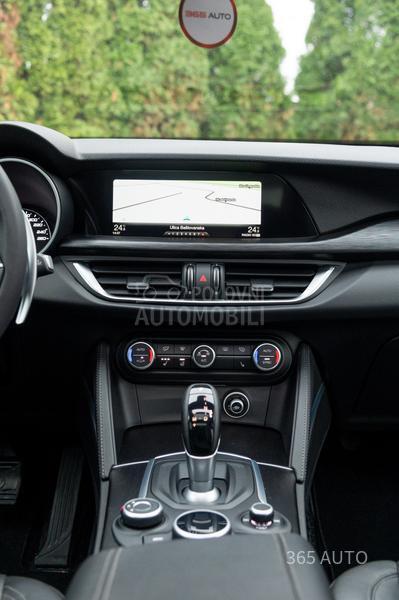 Alfa Romeo Stelvio Q4/PANO/ACC