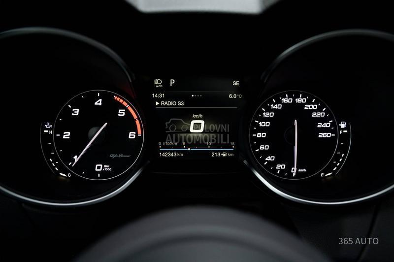 Alfa Romeo Stelvio Q4/PANO/ACC