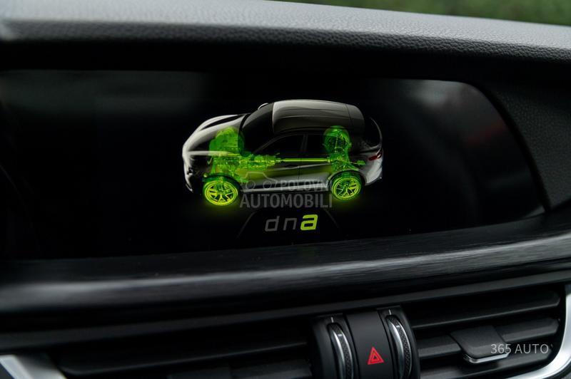 Alfa Romeo Stelvio Q4/PANO/ACC