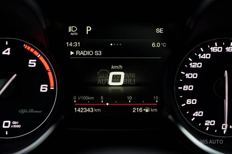 Alfa Romeo Stelvio Q4/PANO/ACC