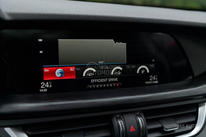 Alfa Romeo Stelvio Q4/PANO/ACC