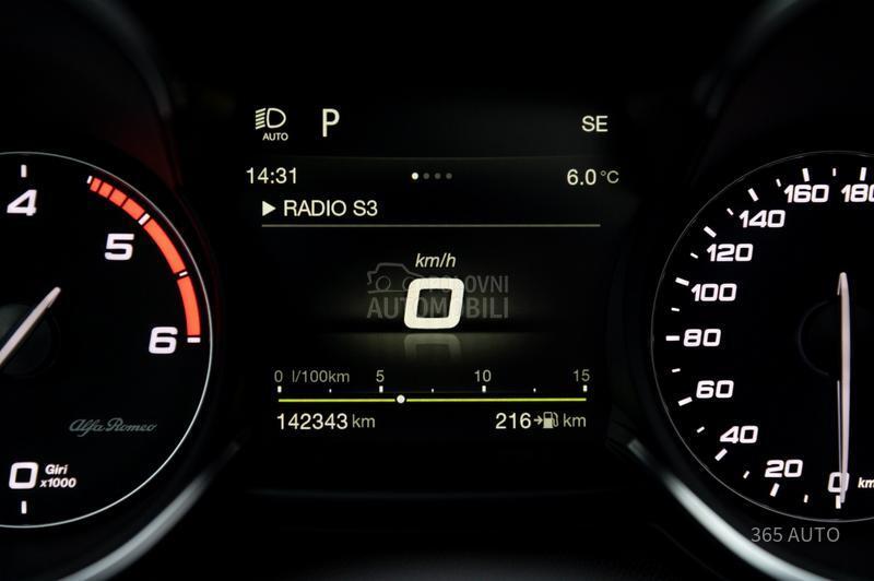 Alfa Romeo Stelvio Q4/PANO/ACC