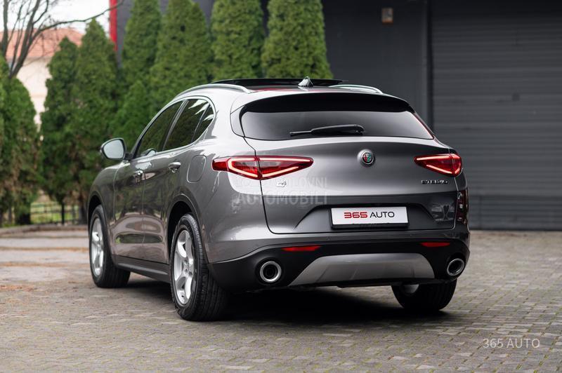 Alfa Romeo Stelvio Q4/PANO/ACC