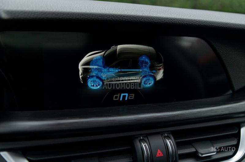 Alfa Romeo Stelvio Q4/PANO/ACC