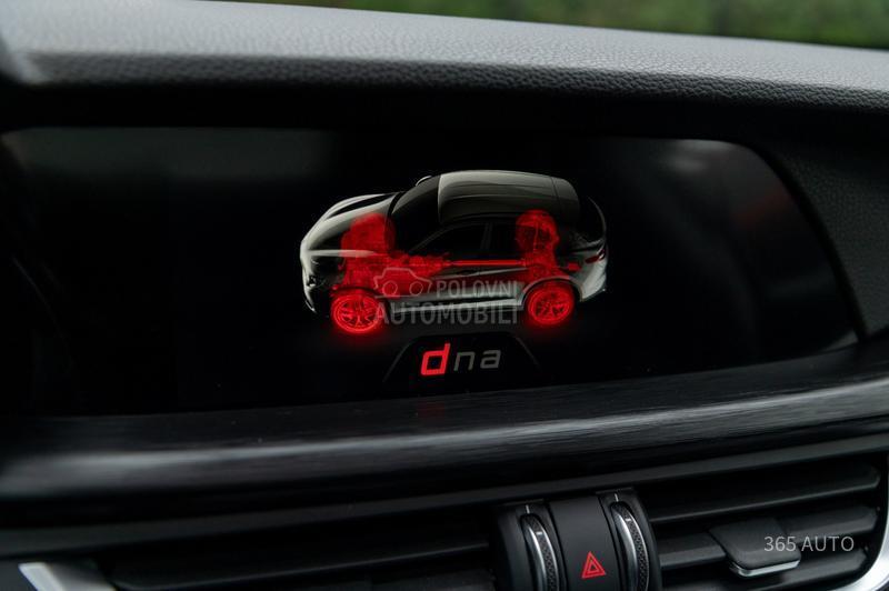 Alfa Romeo Stelvio Q4/PANO/ACC