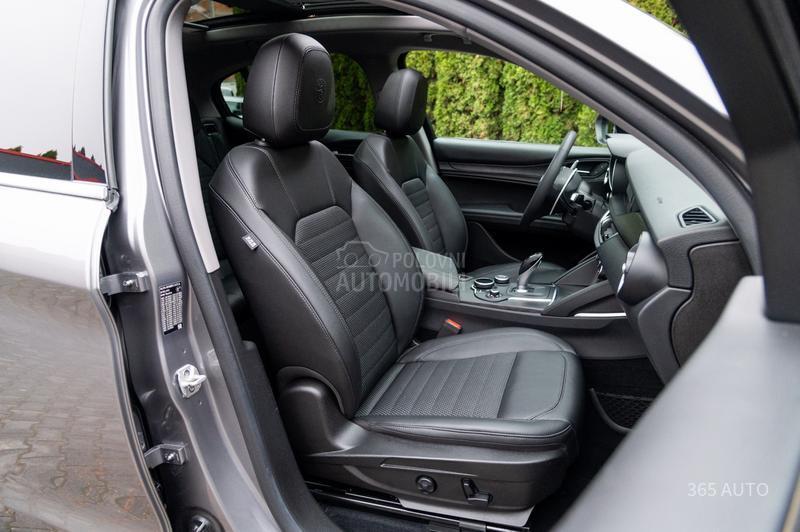 Alfa Romeo Stelvio Q4/PANO/ACC