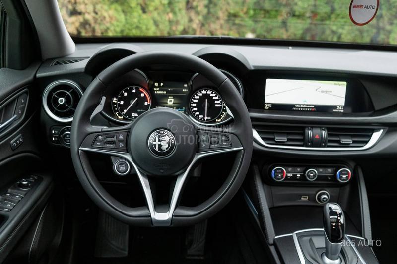 Alfa Romeo Stelvio Q4/PANO/ACC
