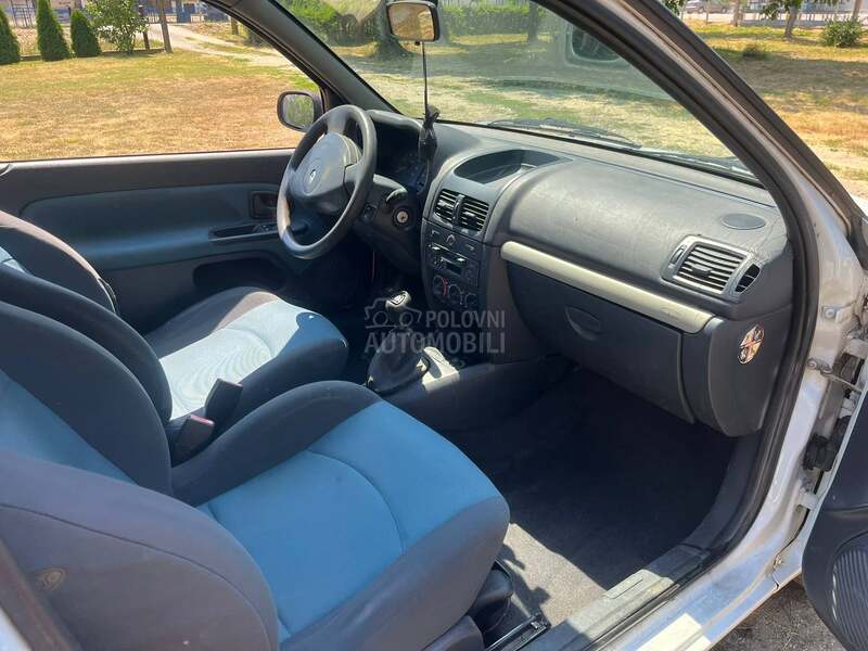Renault Clio 1.2 8 v