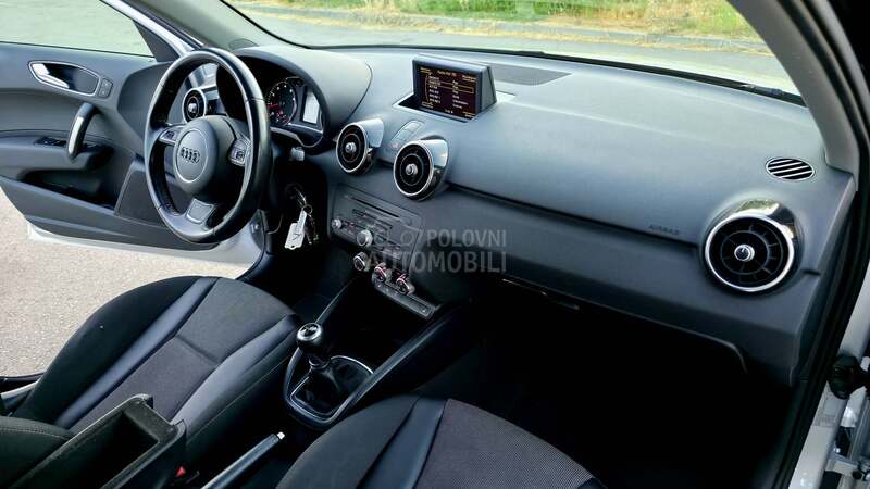 Audi A1 1,2tfsi LED/NAVl