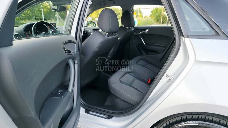 Audi A1 1,2tfsi LED/NAVl