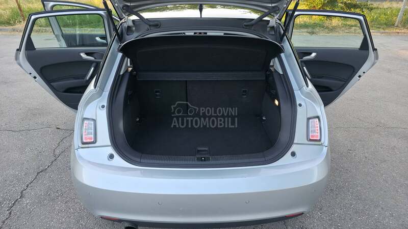 Audi A1 1,2tfsi LED/NAVl