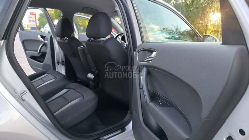 Audi A1 1,2tfsi LED/NAVl