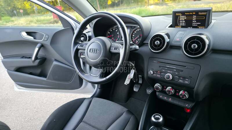 Audi A1 1,2tfsi LED/NAVl