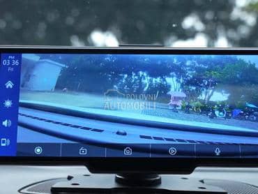 Univerzalna multimedija auto  