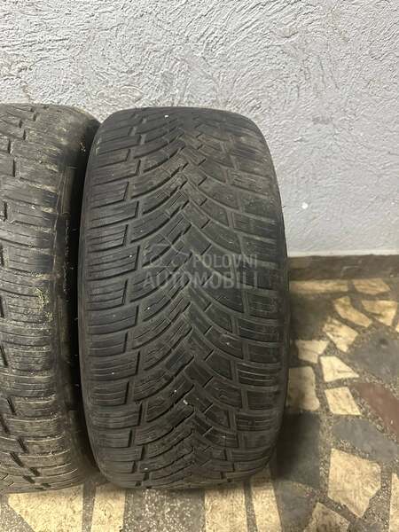 Ostalo 235/35 R19 Sve sezone