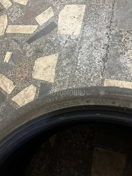 Ostalo 235/35 R19 Sve sezone