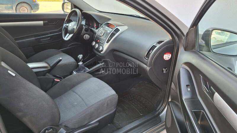 Kia cee`d 1.4 LX Fresh
