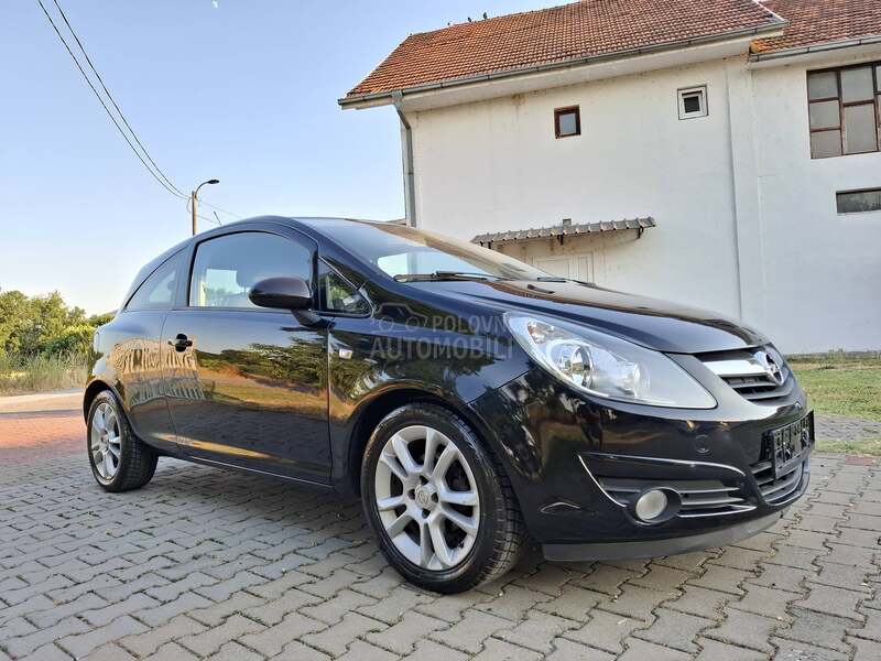 Opel Corsa D 1.4 i, Enyoj