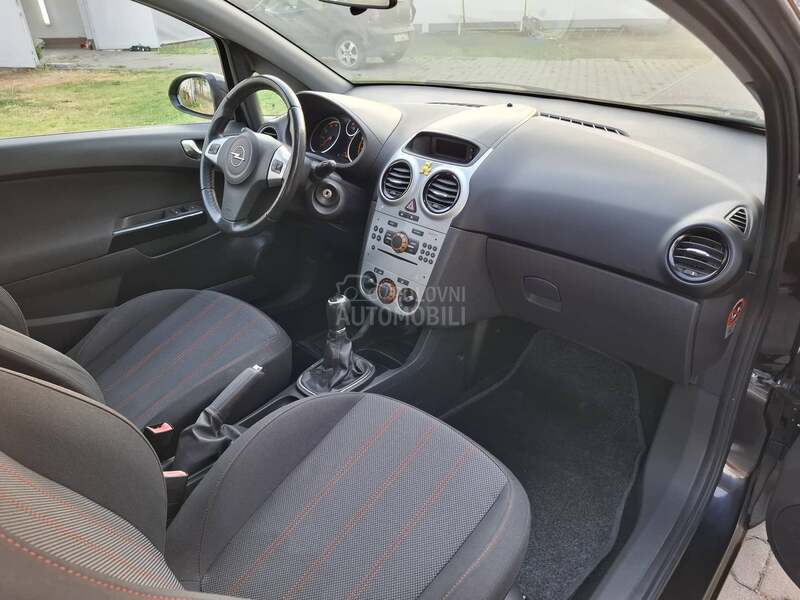 Opel Corsa D 1.4 i, Enyoj