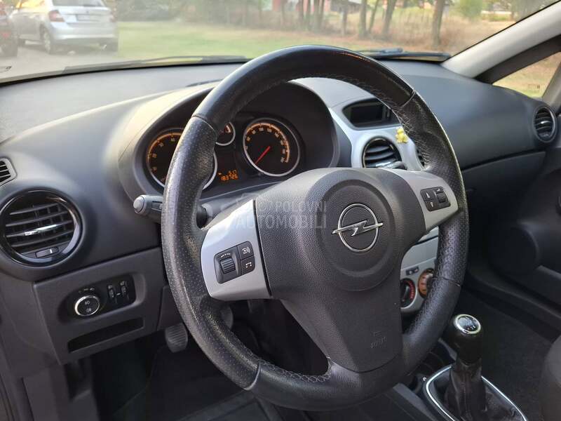 Opel Corsa D 1.4 i, Enyoj