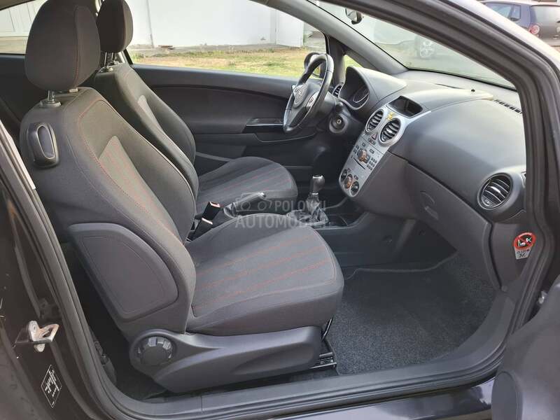 Opel Corsa D 1.4 i, Enyoj