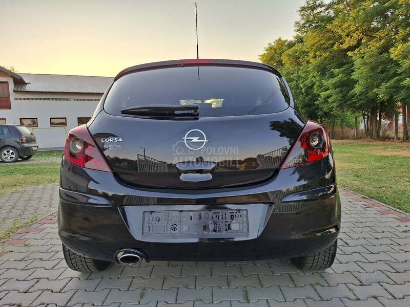 Opel Corsa D 1.4 i, Enyoj
