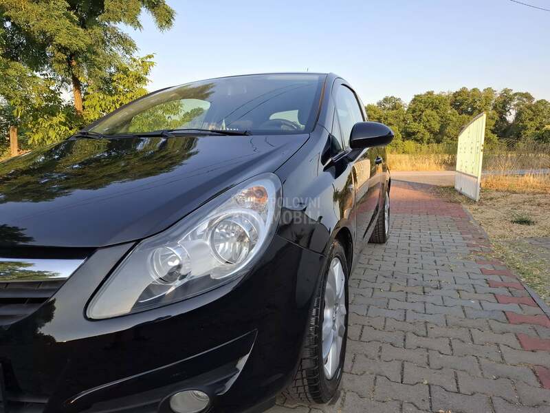 Opel Corsa D 1.4 i, Enyoj