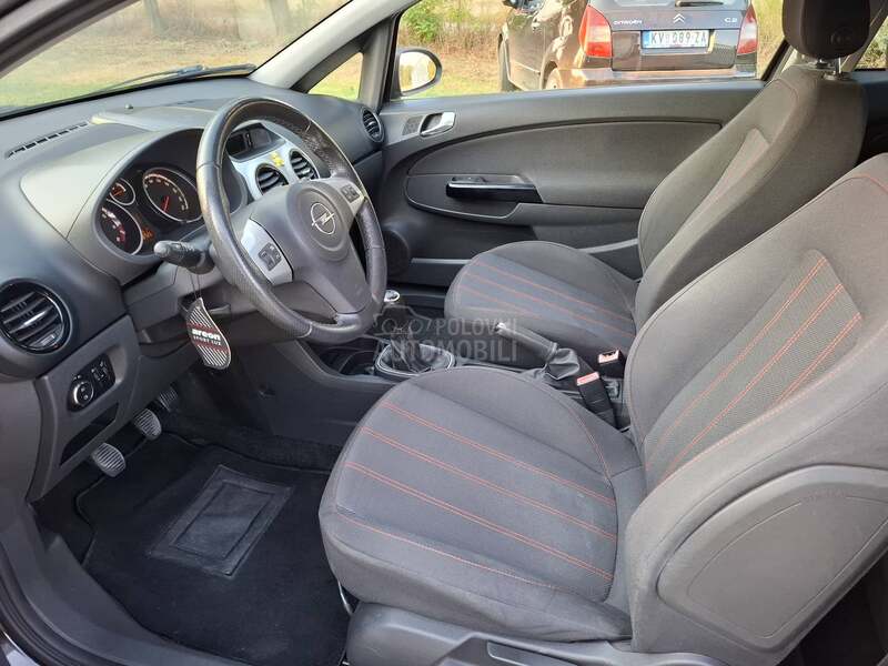Opel Corsa D 1.4 i, Enyoj