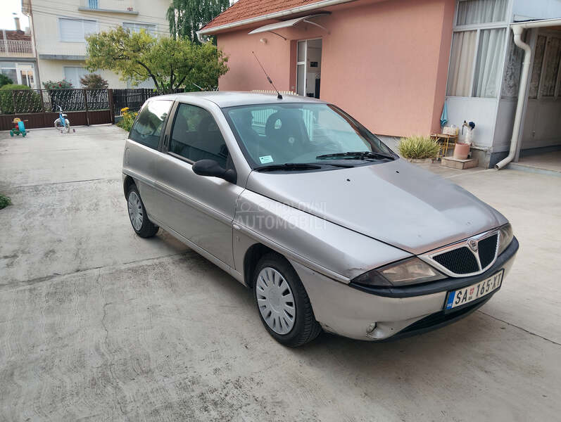 Lancia Ypsilon 1.2 8v